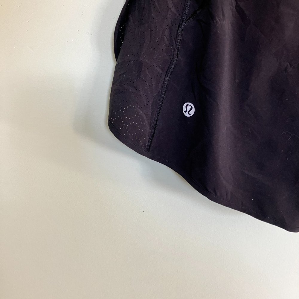 Lululemon Real Quick Short Perforated 3.5" size 6 - Picture 8 of 11
